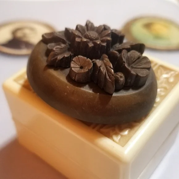 Victorian VULCANITE Mourning Brooch ~High Relief ~Rare Indeed - Picture 4 of 7